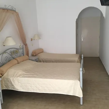 Avra فندق